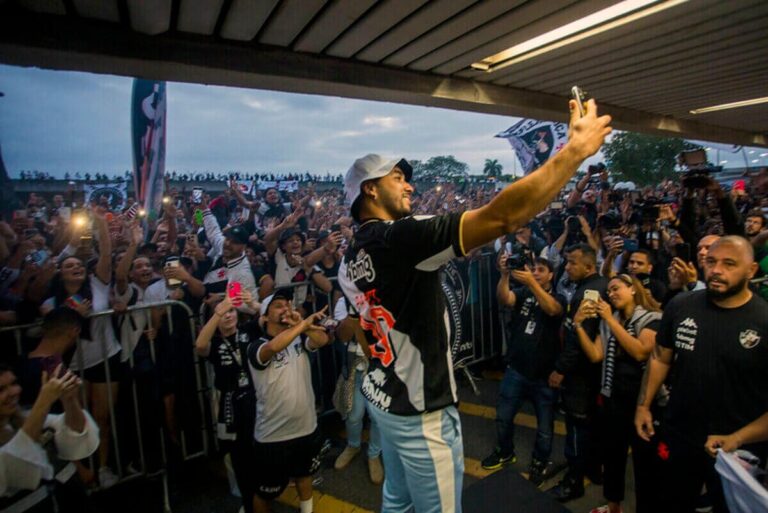 Conheça o hit da torcida do Vasco em homenagem a Payet que viralizou