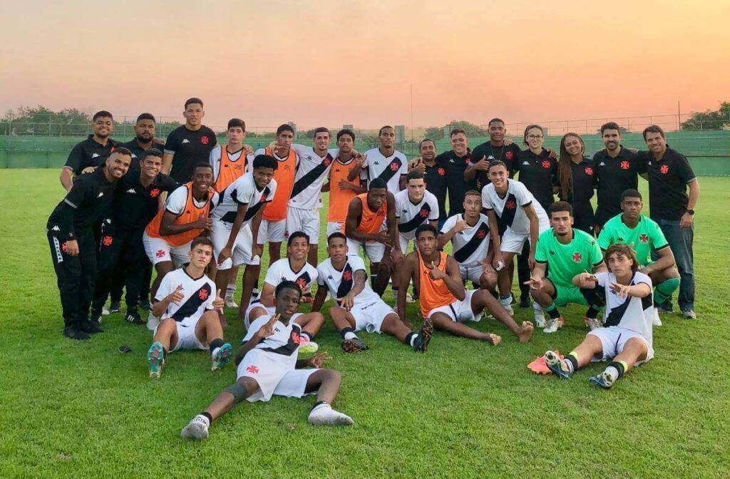 Vasco Vence O Botafogo Por 3 X 0 Pelo Torneio Guilherme Embry Sub 16