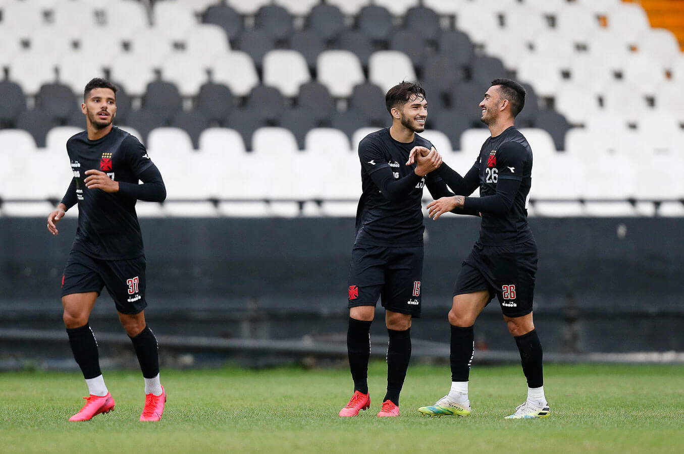 Andrey e Raul durante jogo-treino contra o Porto Velho