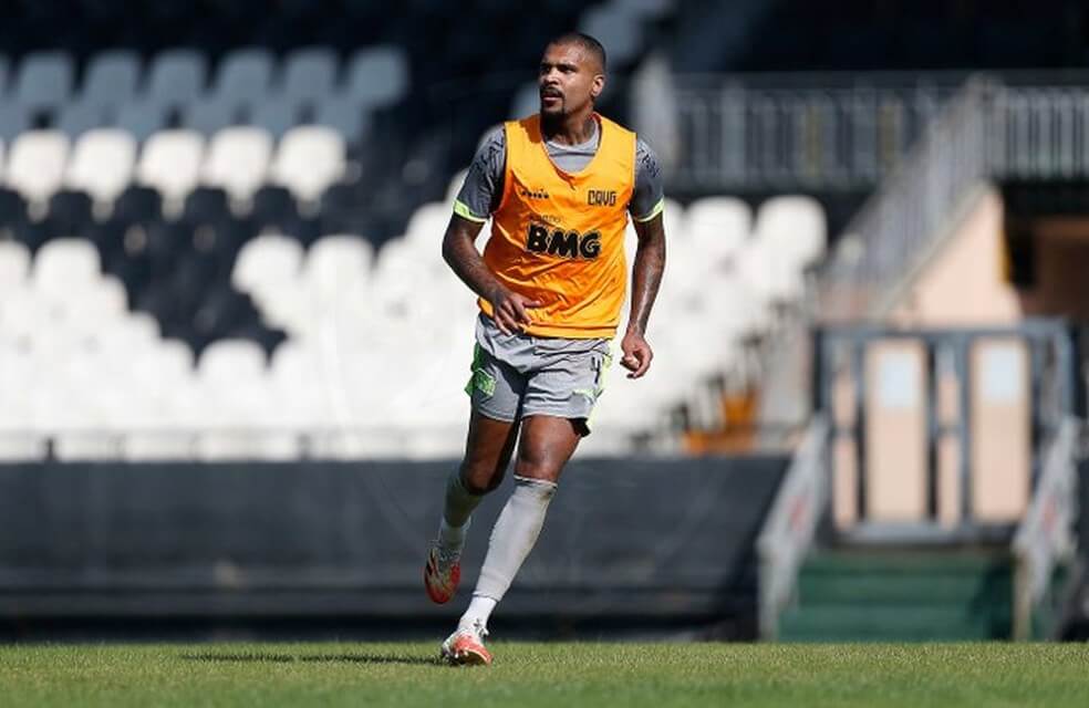 Breno durante treino do Vasco