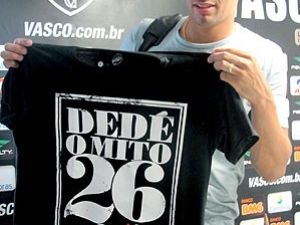 Diego Souza com camisa “Dedé, o mito”