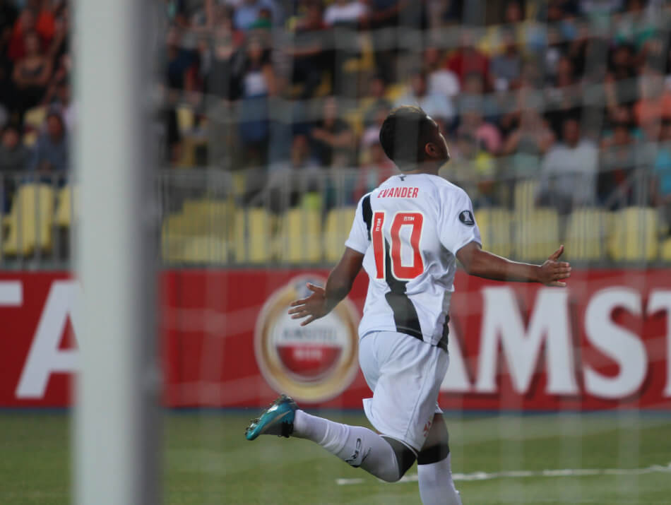 Evander em atuação pelo Vasco