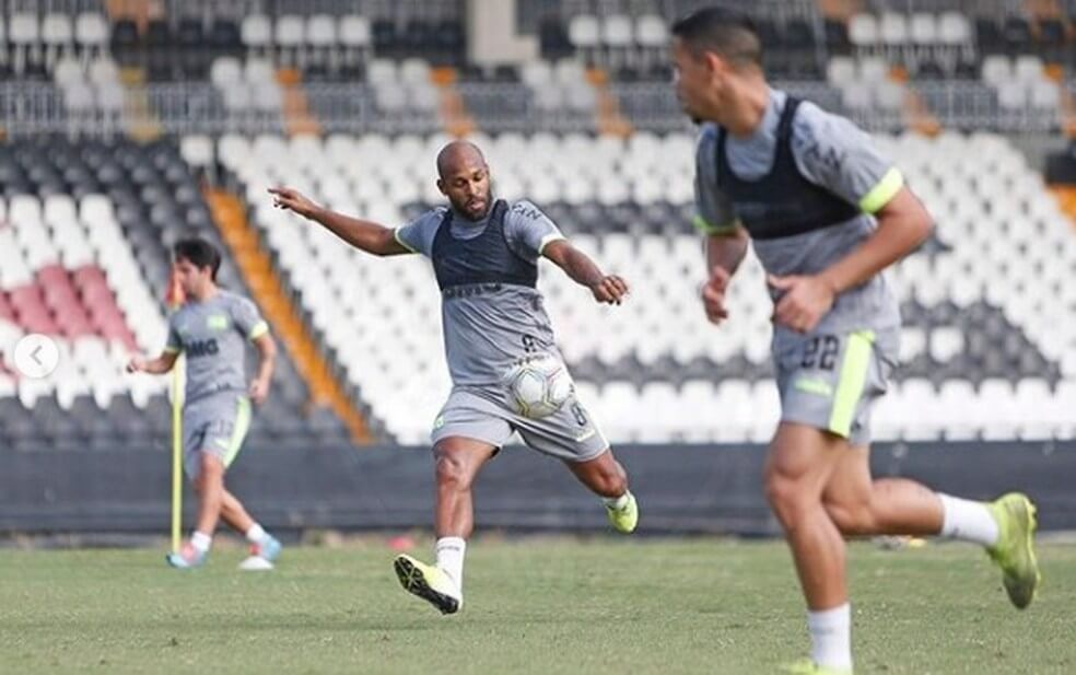 Fellipe Bastos durante treino do Vasco