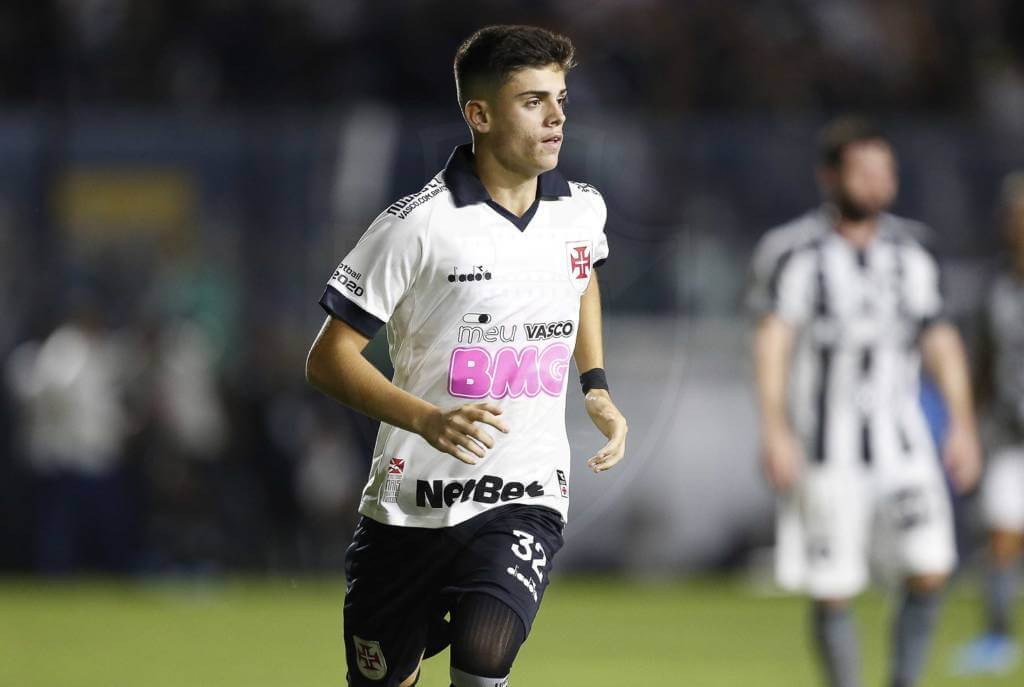 Gabriel Pec busca espaço no time do Vasco