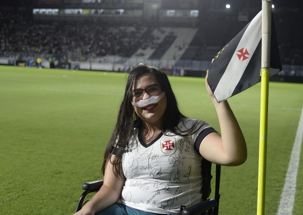 Melissa no gramado de São Januário