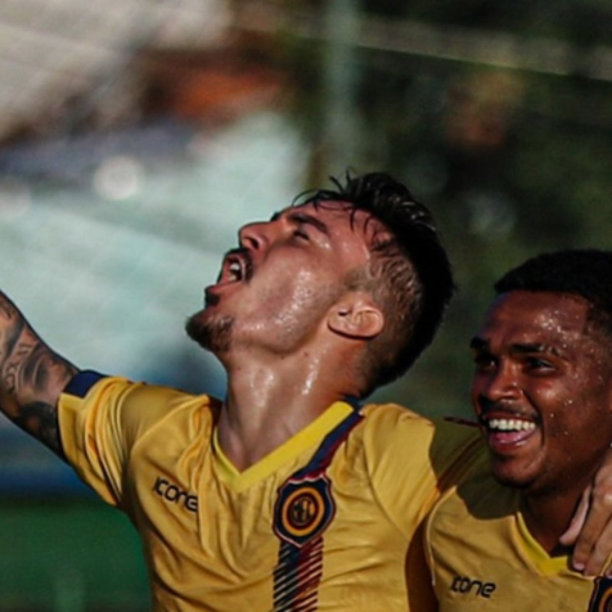 Nathan comemorando gol pelo Madureira