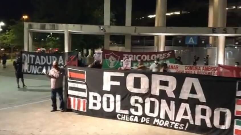 Torcedores de clubes do Rio protestam no Maracanã