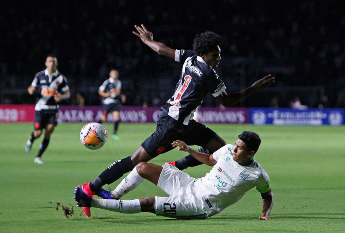 Talles em jogo contra o Oriente Petrolero