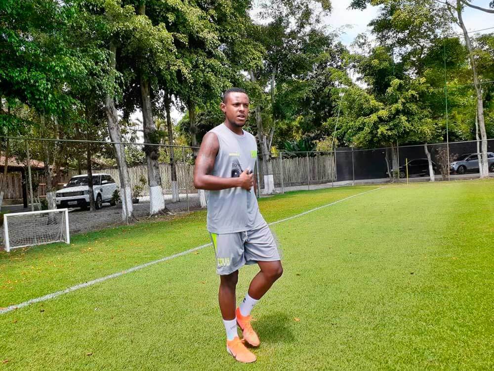 Ulisses é elogiado pelo ex-zagueiro Henrique