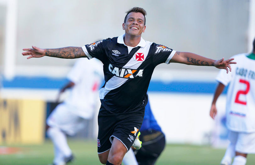 Bernardo marcou o primeiro gol do Vasco