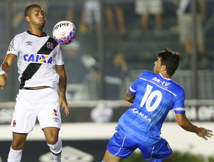 Christiano é titular na lateral esquerda do Vasco