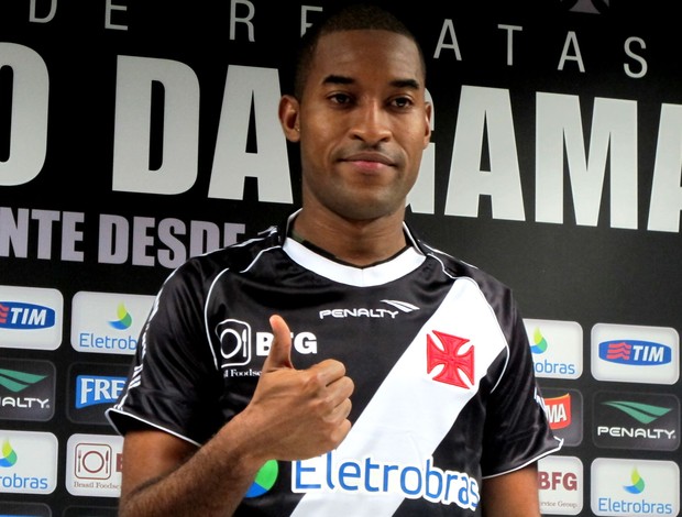 Edmilson é o novo reforço do Vasco Edmilson é o novo reforço do Vasco