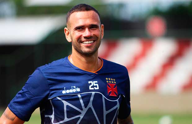 Leandro Castan se lesionou contra o Ceará