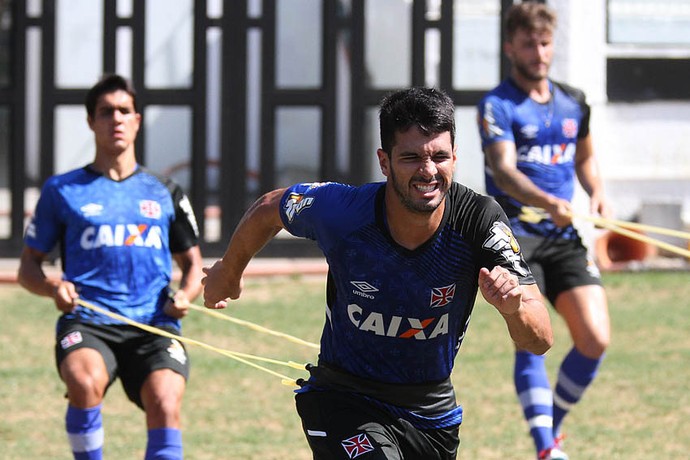 Luan se esforça no treino físico