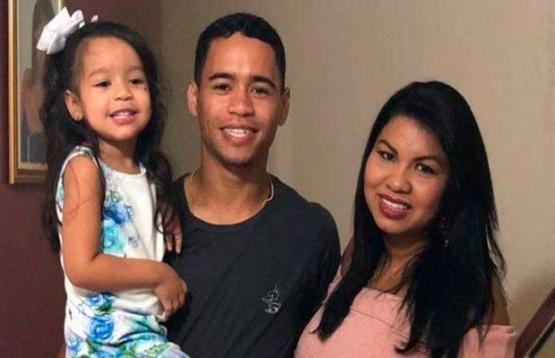 Yago Pikachu ao lada da filha e esposa Yago Pikachu ao lada da filha e esposa