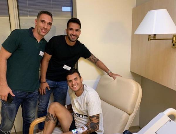 Ramon recebeu as visitas de Fernando Prass e Luan em hospital
