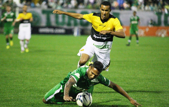 Serginho defendeu o Criciúma no ano passado