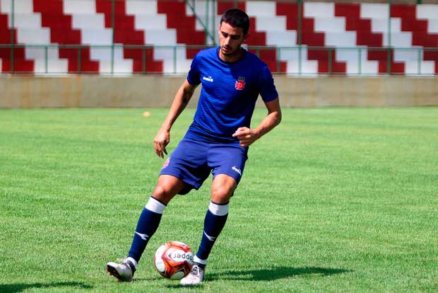 Thiago Galhardo durante treino