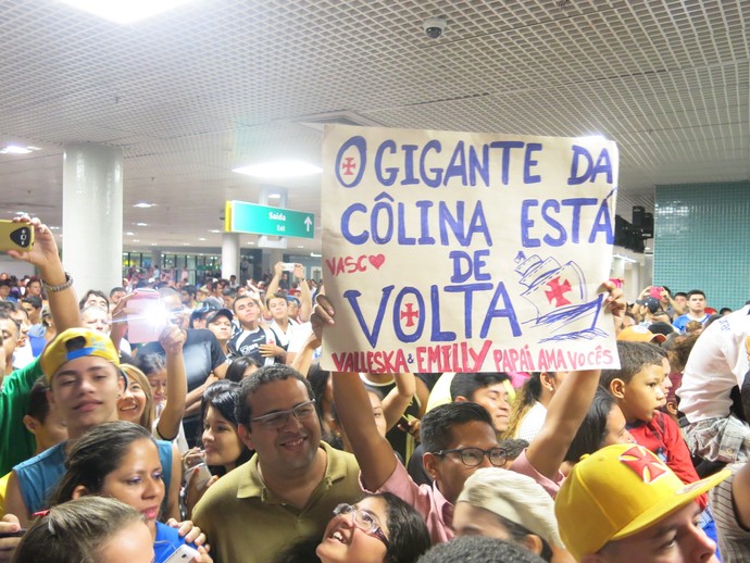 Torcida do Vasco fez a festa no aeroporto