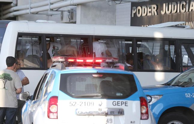 Torcedores brigaram antes do clássico