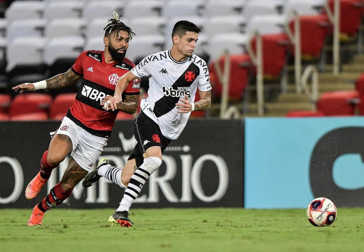 Gabriel Pec em jogo contra o Flamengo