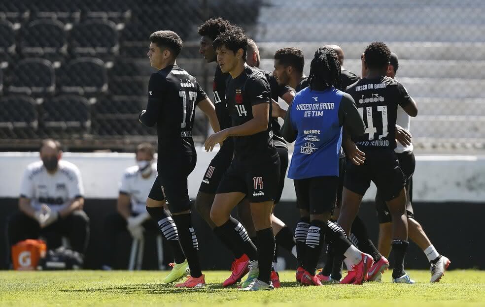 Jogadores do Vasco em jogo-treino Volta Redonda