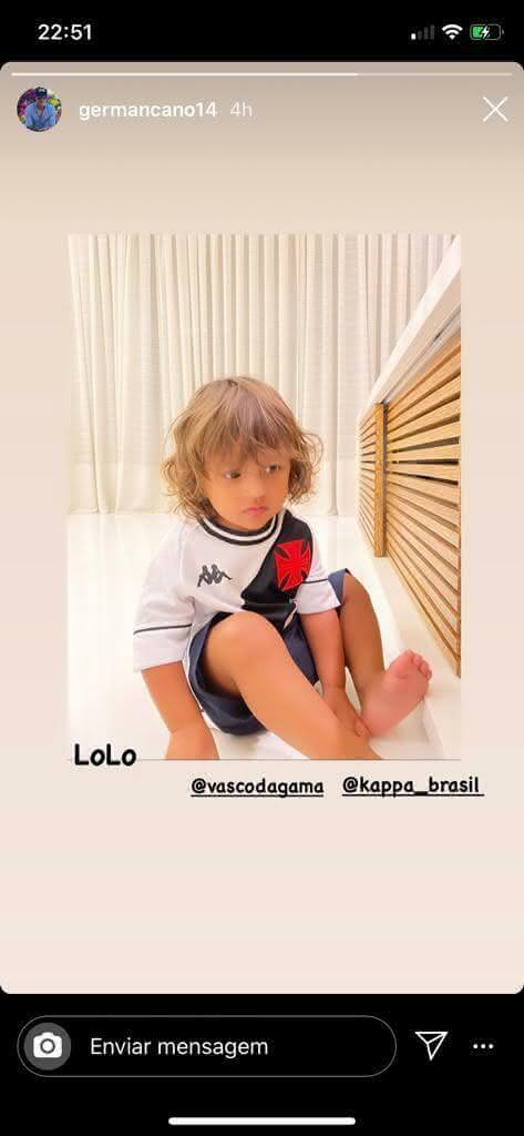 Lorenzo com camisa do Vasco