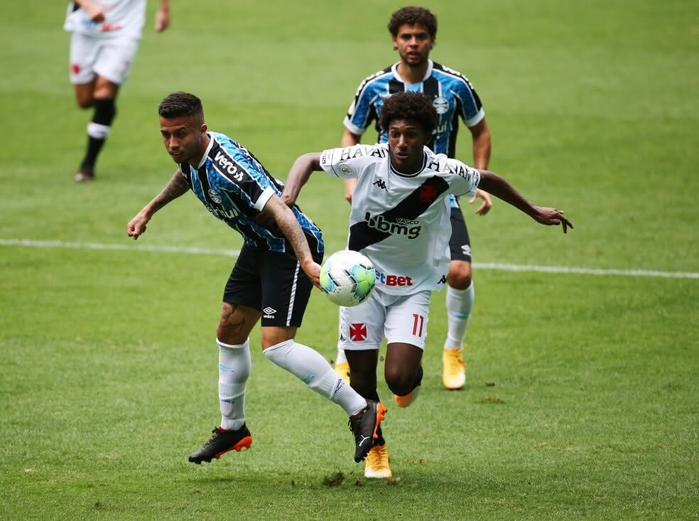 Talles Magno durante o jogo contra o Grêmio