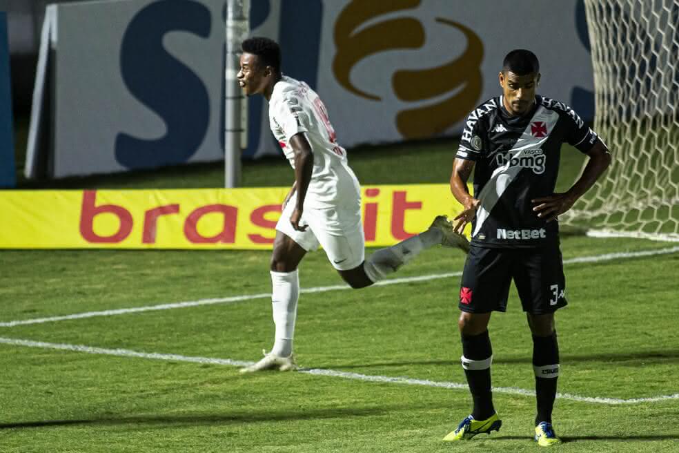 Léo Matos durante o jogo contra o Bragantino