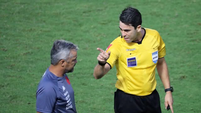 Flávio Rodrigues e Alexandre Grasseli no clássico Vasco x Flamengo