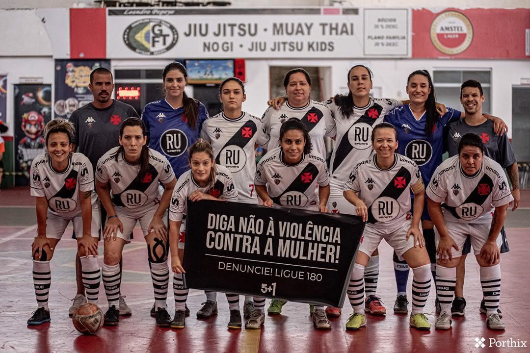 Jogadoras da equipe feminina de futsal do Vasco