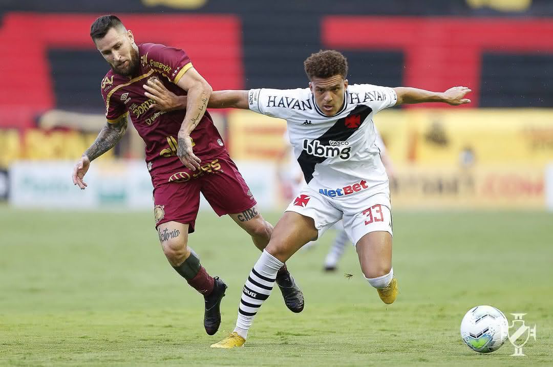 Neto Borges em ação pelo Vasco contra o Sport