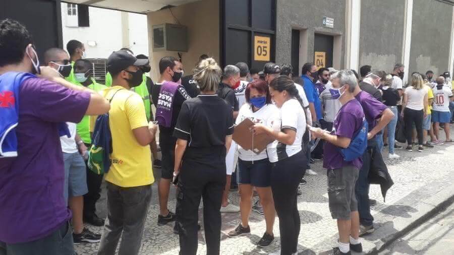 Chapas fazendo boca de urna em São Januário