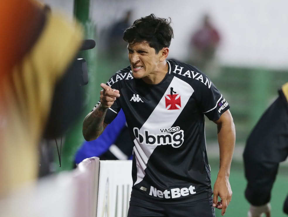 Germán Cano celebrando gol contra o Defensa y Justicia na Argentina