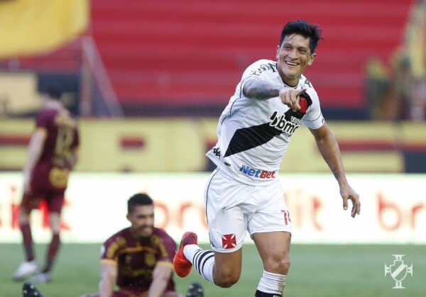 Germán Cano comemorando gol contra o Sport