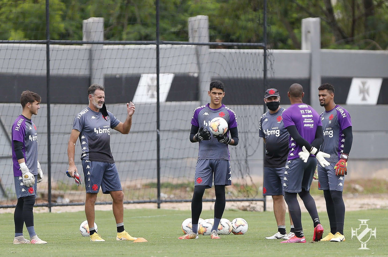 Carlos Germano e jovens goleiros do Vasco