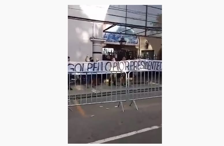 Protesto contra Campello em São Januário