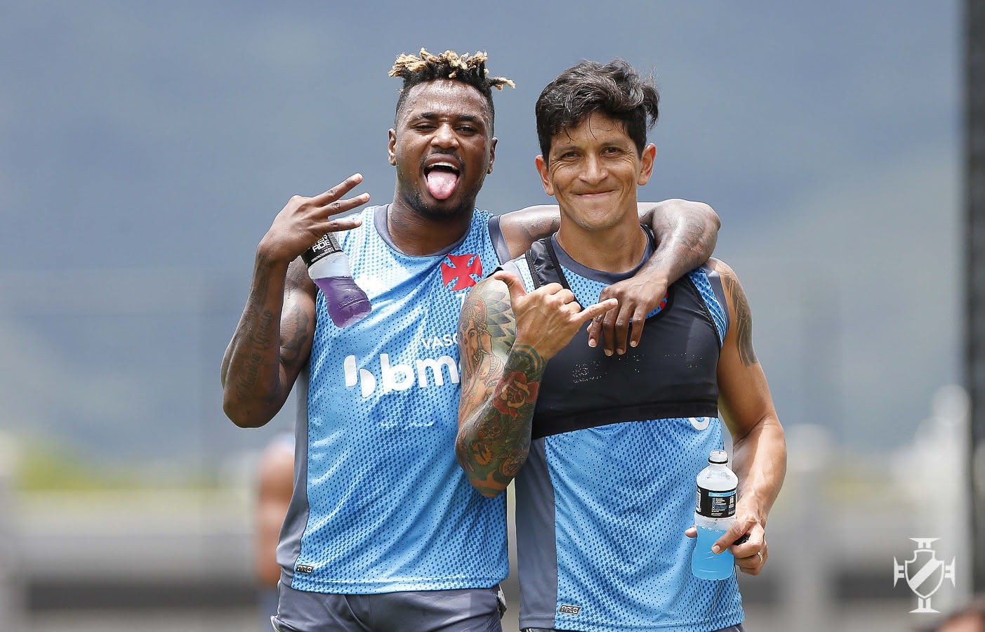 Gustavo Torres e Germán Cano em treino do Vasco