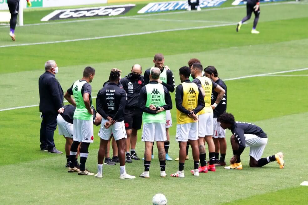 Jogadores do Vasco antes da partida contra o Grêmio