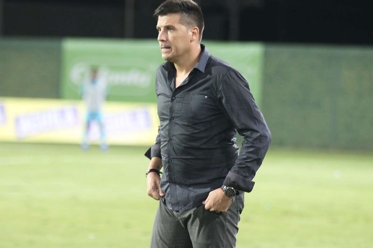 Juan Cruz Real, técnico cogitado no Vasco da Gama