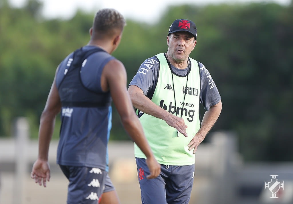 Luxemburgo e Vinícius durante treino do Vasco nesta quarta-feira