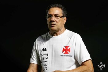 Vanderlei Luxemburgo durante o jogo contra o Coritiba