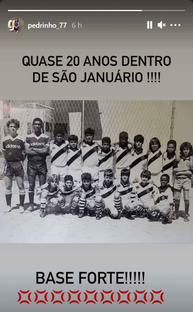 Foto antiga de Pedrinho e jogadores da base do Vasco