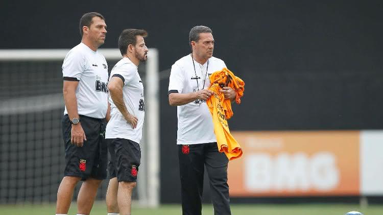 Ramon Menezes e Vanderlei Luxemburgo durante treino do Vasco em 2019