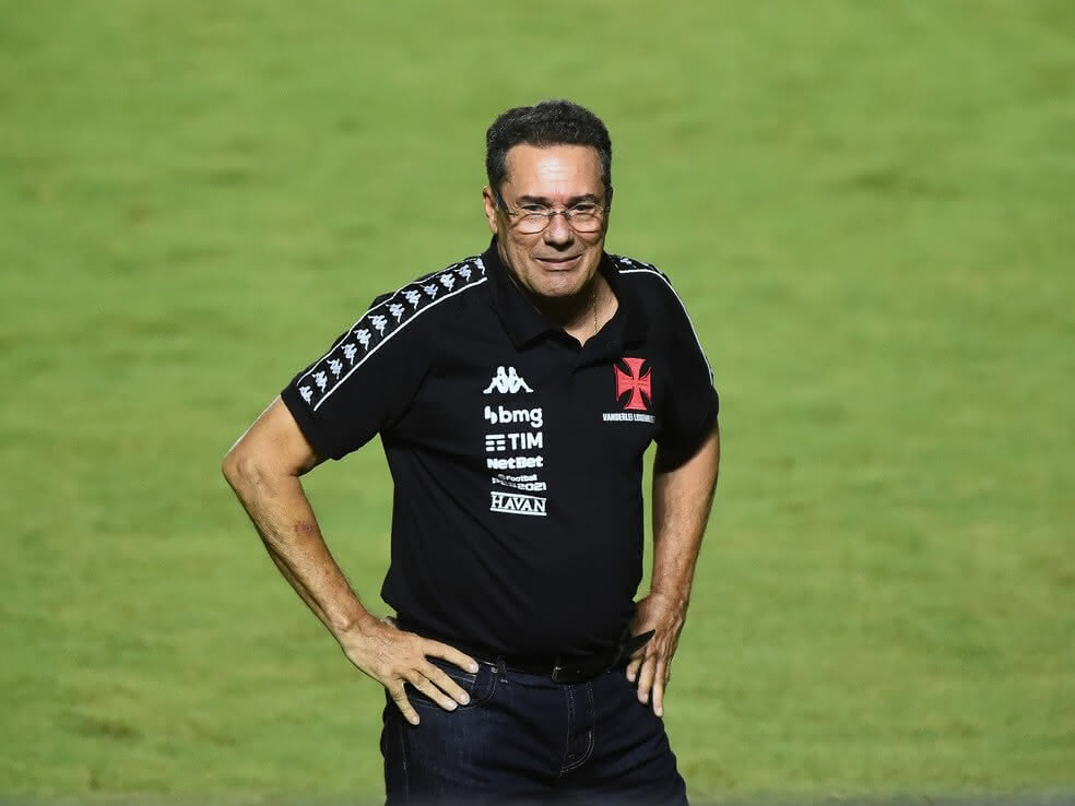 Luxemburgo durante o jogo contra o Botafogo