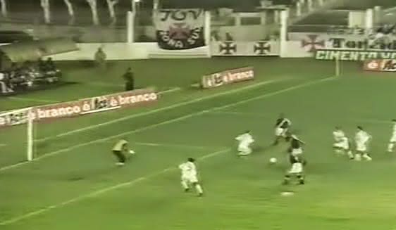 Partida entre Vasco e Argélia disputada em São Januário no ano de 2000