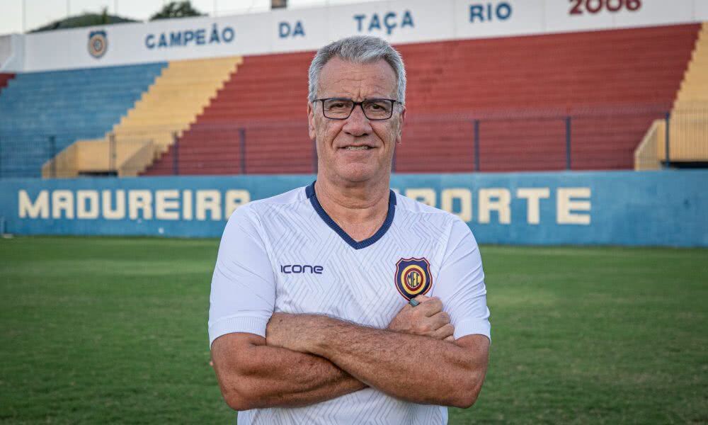 Alfredo Sampaio, técnico do Madureira