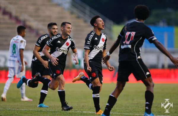 Marquinhos Gabriel comemorando gol contra a Caldense