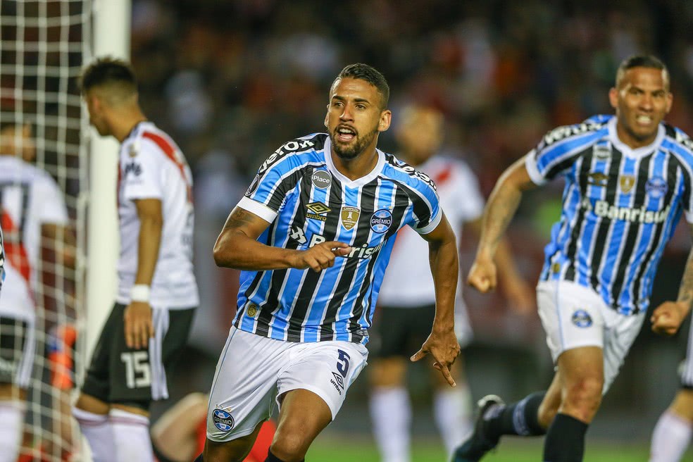 Vasco fez consulta pelo volante Michel, do Grêmio - Vasco ...