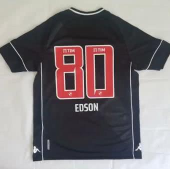 Camisa preta do Vasco enviada a Pelé